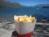 cornet-de-frites-devant-le-lac-de-wanaka